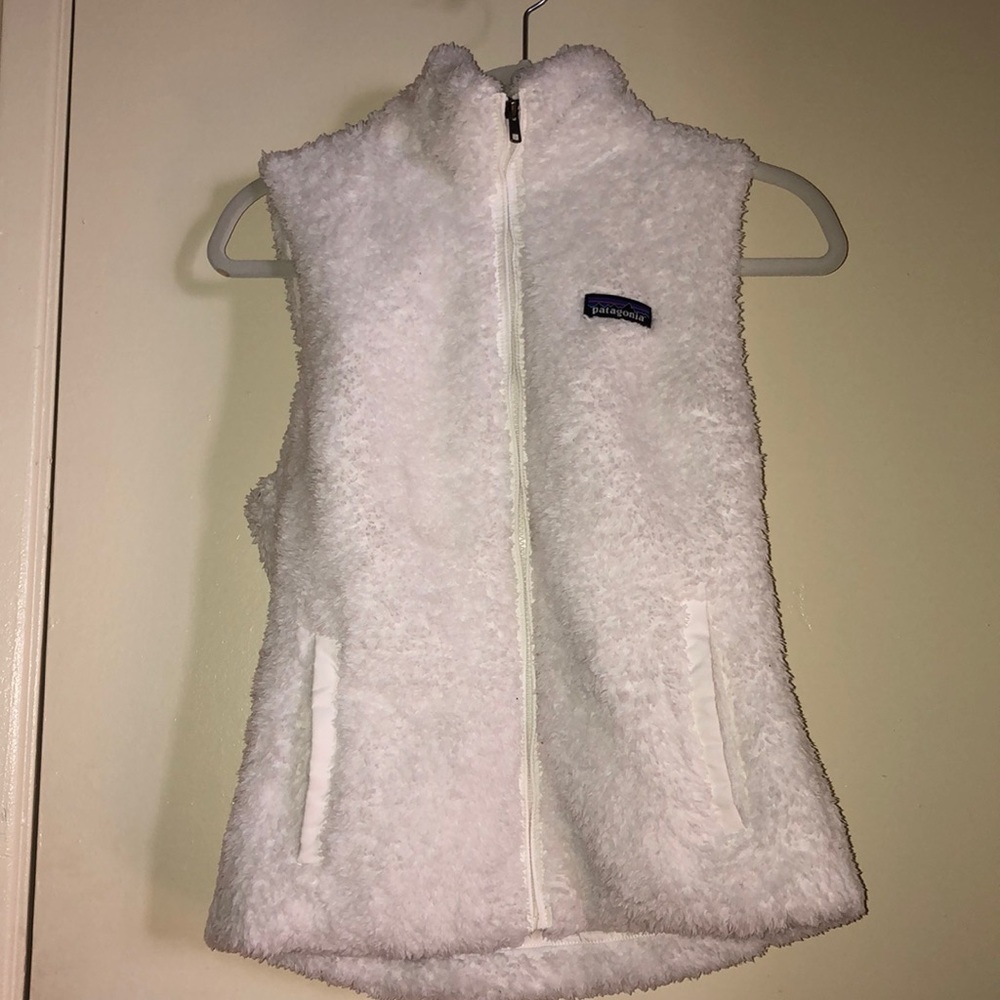 S white fleece vest